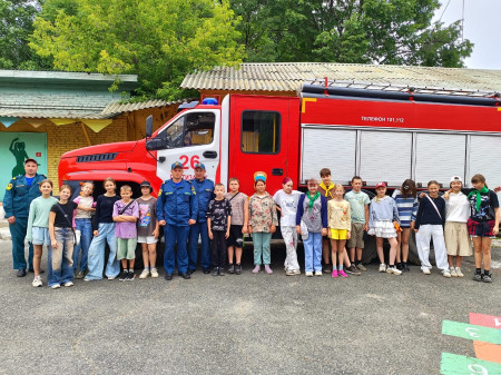 Профориентационная экскурсия от пожарно-спасательного отряда МЧС в ДОЛ «Наречное»